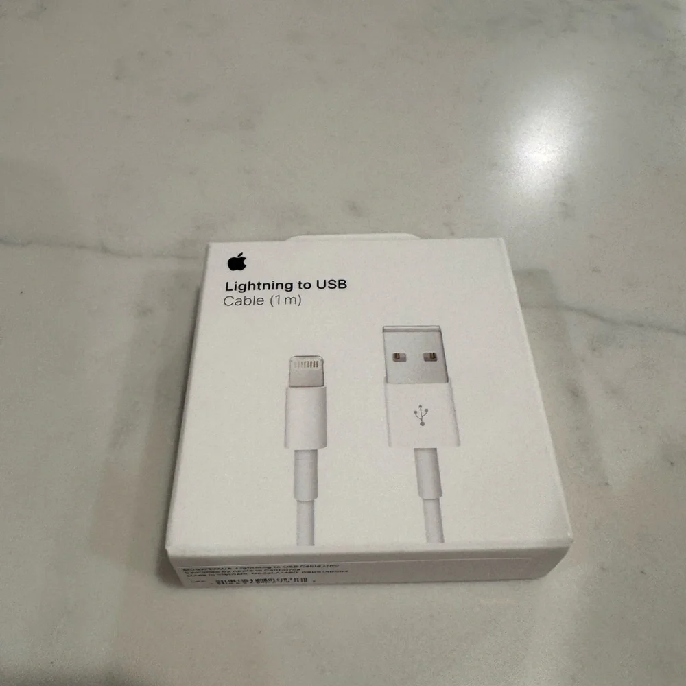 Apple Lightning to USB Cable Packaging